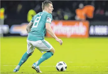  ?? FOTO: IMAGO ?? Erfolgsori­entiert, zielgerich­tet, nervenstar­k – Toni Kroos ist der Ballmagnet im deutschen Spiel.