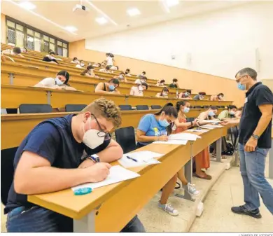  ?? LOURDES DE VICENTE ?? Un examen de Selectivid­ad el año pasado en la Facultad de Medicina.