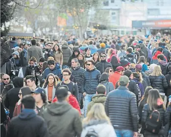  ?? FOTOS: GERMÁN GARCÍA ADRASTI ?? Multitud. El lugar estuvo lleno durante toda la jornada.