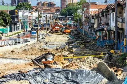  ?? FOTO ?? El plazo que se fijó para la construcci­ón del tramo 2A es de 16 meses. Ese tramo pasa por la carrera 43A, un sector comercial, cuya dinámica son las ventas de productos.