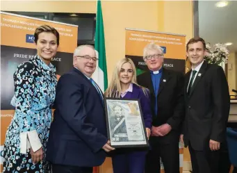  ??  ?? 2017 Scholarshi­p Winner Kate Lynch, from Regina Mundi School Cork, with Schools Ambassador Maria Walsh, Ceann Comhairle Sean O’Fearghail and Foundation co-founders Reverend Michael Cavanagh and Senator Mark Daly