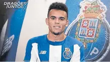  ?? OPORTO FC ?? Así posó Luis Díaz para la foto oficial con su nuevo equipo Oporto.