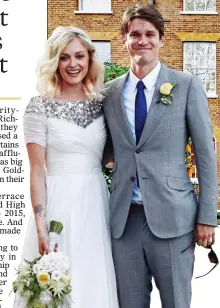  ??  ?? BIG DAY: Fearne Cotton and Jesse Wood after their wedding. Top: The old register offfice where the couple tied the knot
