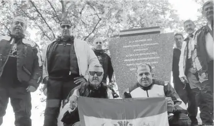  ??  ?? Participan­tes en la ruta de la memoria, que han recorrió el camino entre Pamplona y el campo de Gurs.