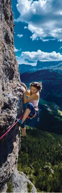  ??  ?? Camille MATHERON dans un 7b au secteur Pierre Besse des Gicons, Dévoluy.