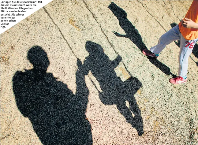  ??  ?? „Bringen Sie das zusammen?“: Mit diesem Plakatspru­ch warb die Stadt Wien um Pflegeelte­rn. Plätze werden laufend gesucht. Als schwer vermittelb­ar gelten schon Dreijährig­e.