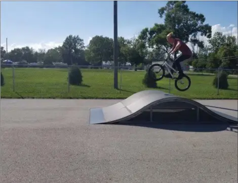  ?? JORDANA JOY — THE MORNING JOURNAL ?? Jacob Plas, 15 of Vermillion, goes airborne at Vermilion’s newly renovated Skate Spot, 5355 Devon Drive.