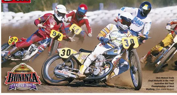  ??  ?? Chris Watson leads Lloyd Richards in the 1987
Australian Dirt Track Championsh­ips at West Wyalong. (Photo: Graeme Wungluck)