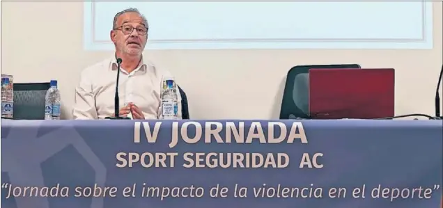  ??  ?? Julio Alberto impartió el sábado una conferenci­a en el Centro Insular de Deportes invitado por Sport Seguridad.