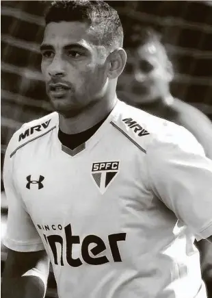  ?? Ronny Santos - 5.fev.18/folhapress ?? O meia-atacante Diego Souza, de 32 anos, é artilheiro do São Paulo até aqui; com seis gols no ano, ele vai tentar fazer com o que o clube vença fora de casa