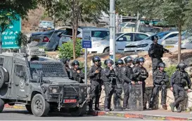  ?? (AFP) ?? Israeli security forces deploy as Arab Israelis rally to denounce crime and violence targeting their community, in the mostly Arab city of Umm al-Fahm in northern Israel on Friday