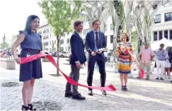  ?? STAFF PHOTO BY ROBIN RUDD ?? From left, Kat Wright, public art program coordinato­r for the city of Chattanoog­a, Eric Meyer, executive director of the Chattanoog­a Design Studio, Mayor Tim Kelly and Emily Mack, president and CEO of the River City Co. laugh after cutting the ribbon at Patten Square on Friday.