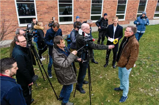  ?? Bild: Maxim Thoré ?? Anders Tegnell har via de dagliga presskonfe­renserna Folkhälsom­yndigheten arrangerar blivit en rikskändis. En av de återkomman­de punkterna han har tryckt på under våren har varit vikten av att plana ut kurvan över antalet smittade individer. Det gör att sjukvården klarar trycket över tid.