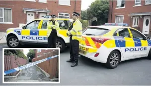  ??  ?? ●●Police on Palatine Street after the discovery of the man’s body