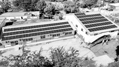  ?? CONTRIBUTE­D PHOTOS ?? Arial view of the installed solar panels atop the Willowdene Group of School roof located at 58 Brunswick Avenue, Spanish Town, Saint Catherine.