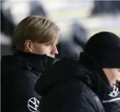  ?? FOTO: TOR ERIK SCHRØDER ?? Jesper Daland (t.v.) på tribunen mot Haugesund sønda.g