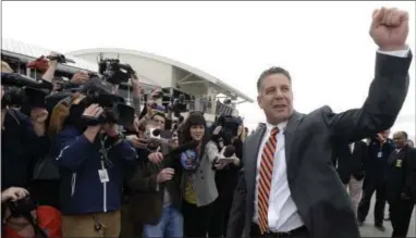  ?? JULIE BENNETT — THE ASSOCIATED PRESS ?? Auburn’s men’s basketball coach, Bruce Pearl, is celebratin­g a top-10 recruiting class in his second year with the Tigers.