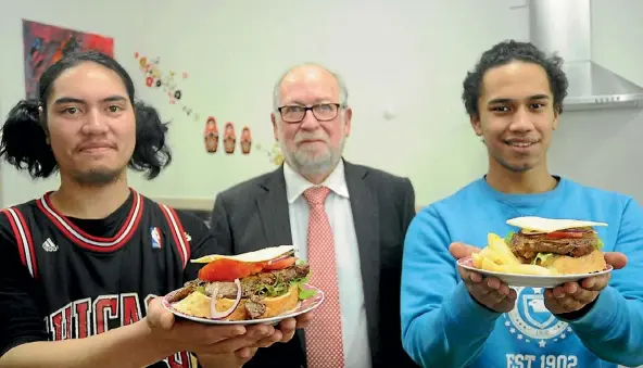  ?? PHOTO: KRIS DANDO ?? Te Upoko Tuara, left, and Isiah Bailey with the lunch they prepared for Judge John Walker’s visit last year. The young men learned cooking skills in the Watch programme.