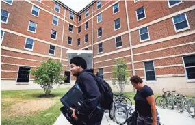  ??  ?? University of Memphis student Tyriq Barksdale, left, with help from his mother Tracey Barksdale, moves into Centennial Place residence hall for the fall semester. MARK WEBER / THE COMMERCIAL APPEAL