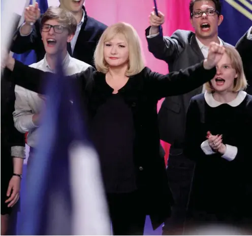  ?? Foto: Alamode Film ?? Catherine Jacob spielt eine rechte Parteichef­in – trotz der optischen Ähnlichkei­t mit Marine Le Pen droht kein Polit-Cabaret.