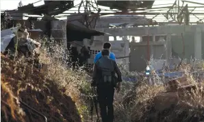  ?? (Reuters) ?? FREE SYRIAN ARMY fighters are seen in the Yadouda area in Daraa on Wednesday.