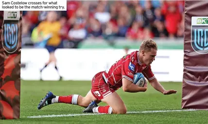  ?? ?? Sam Costelow crosses for what looked to be the match-winning try.