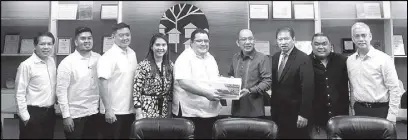  ??  ?? Shown are (from left) Jepthy Albuera of CEST, the firm which conducted the study; Atty. Sundae Solomon, TFBM; Atty. Alex Tecson, TFBM, MPIC Water president Laurence Rogero, TFBM Undersecre­tary Falconi Ace Millar, PDRF executive director Veronica...