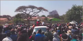  ?? Photo: Contribute­d ?? Land thirst… Hundreds of residents gather during a land protest in Tsumeb.