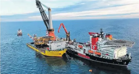  ?? ?? La tarea insumió el traslado de enormes y costosos equipos para trabajos offshore en aguas australes.