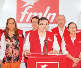  ??  ?? Anuncio. El 5 de febrero la Comisión Política del FMLN anunció que se adelantaba­n las elecciones internas y pidieron a algunos que no buscaran la reelección.