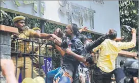  ?? AFP ?? Protesters try to enter a government building during an agitation in Chennai on Monday. Protests broke out across the state against the Centre’s delay in setting up the Cauvery Management Board.