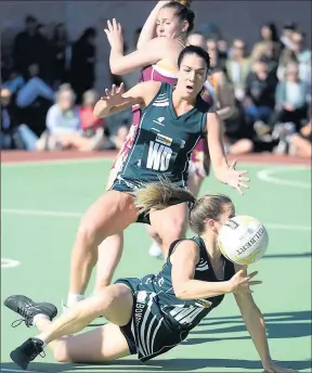 ?? ?? Slippery slope: Echuca’s co-captain Holly Butler takes a tumble as Erin Hill awaits the fallout.