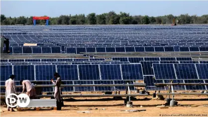  ??  ?? Pakistani environmen­talists want the government to invest more in solar power