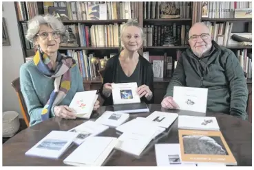  ?? ?? Marie-France Dubernet, Marie-Laure et Gilles Herlédan et le fond des éditions livres
Des sources et des