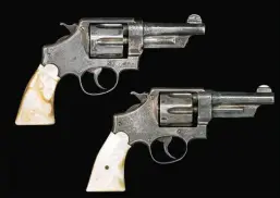  ??  ?? Clint Peoples’ Texas Ranger revolvers Estimate: $12/16,000 SOLD: $64,900