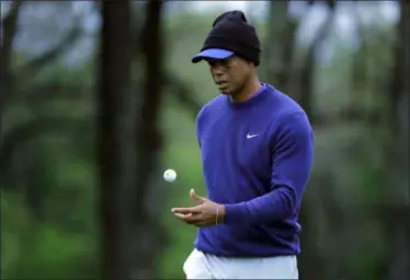  ?? JULIE JACOBSON — THE ASSOCIATED PRESS ?? Tiger Woods walks along the ninth green during a practice round May 13 in Farmingdal­e, N.Y.