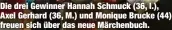  ?? ?? Die drei Gewinner Hannah Schmuck (36, l.), Axel Gerhard (36, M.) und Monique Brucke (44) freuen sich über das neue Märchenbuc­h.