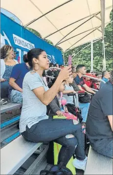  ?? FOTO: FERRAN MARTÍNEZ ?? Han sido unos días muy especiales y emotivos para Bryan Ramírez, el jugador del Alevín A del Barça, que ha podido reencontra­rse con su hermana, a la que no abrazaba desde hacía ocho años, y conocer también a sus primos y a sus sobrinos