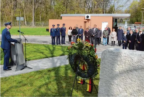  ?? Foto: Xaver Habermeier ?? Anlässlich des 100. Todestages von Leutnant Wilhelm Frankl fand am Samstagmit­tag eine Gedenkvera­nstaltung für den jüdischen Kriegsheld­en statt. Er wurde nur 23 Jahre alt.