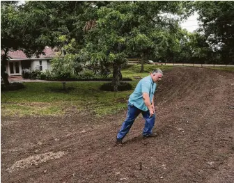  ?? Jon Shapley / Houston Chronicle ?? Contractor Daniel Dean, who built the levee around the Bush home, says the option isn’t best for all homeowners. The house sits on about 3 acres and has enough room to build one.