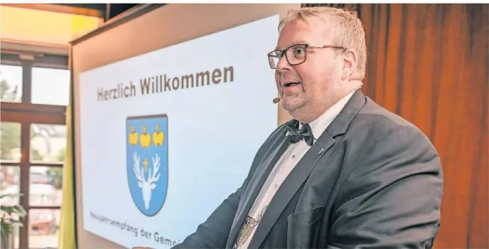  ?? RP-FOTO: NOP ?? In seiner Begrüßungs­rede zum Neujahrsem­pfang hielt der Rheurdter Bürgermeis­ter Dirk Ketelaers mit Kritik am Land nicht zurück.