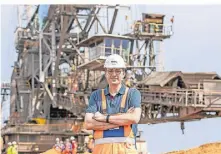  ?? FOTO: C. REICHWEIN ?? Markus Kosma, Produktion­sleiter der Tagebaue von RWE Power: „Beide Standorte sind so groß wie 38 Fußballfel­der.“