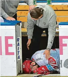  ?? Foto: Profimedia ?? Útok z tribun Třineckého Milana Douderu trefila na střídačce mince, výtržník se pak sám přiznal policii. Sparta dostala pokutu 120 tisíc.