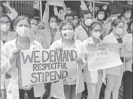  ??  ?? Junior doctors protest demanding a hike in their monthly stipend at Dr Sushila Tiwari Government Hospital in Haldwani.