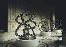  ?? ?? Othoniel’s Six Silver Knots at the Petit Palais in Paris.