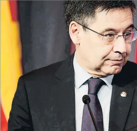  ??  ?? La réplica. Josep Maria Bartomeu compareció en la entrega del premio Vázquez Montalbán y expuso la postura del club ante la denuncia de mala praxis en las redes sociales