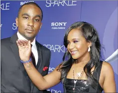  ??  ?? Bobbi Kristina waves while arriving with Gordon at the premiere of ‘Sparkle’, in Hollywood, on Aug 16, 2012.