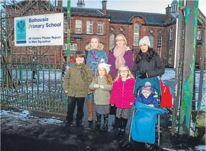  ?? Pictures: Steve MacDougall. ?? Parents want to ensure the school remains open.