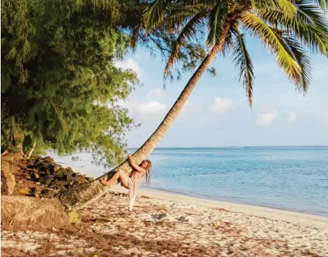  ?? Foto: Amelie Laute ?? Gerade jetzt, kurz nach den Abschluss Prüfungen, können sich viele für Gedanken an Sommer, Reisen und sonnige Tage am Strand erwärmen. Abiturient­en und Studenten, die in diesem Jahr einen längeren Auslandsau­fenthalt planen, sollten sich über die...