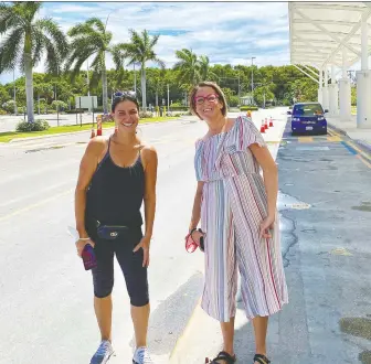  ??  ?? Aimee McKie of Must Love Dogs and Nikole Poirier helped pet owners at the airport in the Cayman Islands.